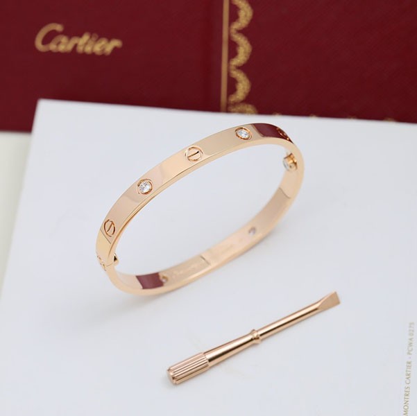カルティエ LOVEブレスレット 偽物 スモールモデル 6 ダイヤモンド