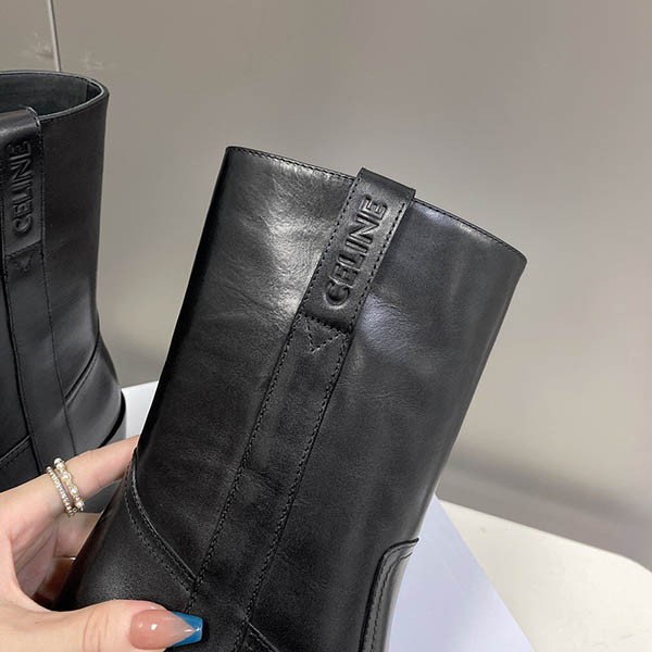 激安価格!セリーヌ コピー ロゴエンボ コンデ ミドルブーツ Cen46472