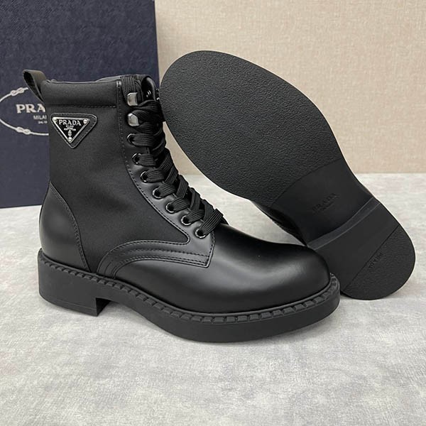 大人気!プラダ ブラッシュドレザー&Re Nylon ブーツ コピー puu28255