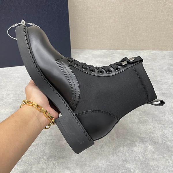 大人気!プラダ ブラッシュドレザー&Re Nylon ブーツ コピー puu28255