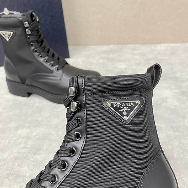 大人気!プラダ ブラッシュドレザー&Re Nylon ブーツ コピー puu28255