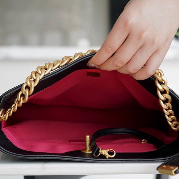 【人気商品】シャネル 偽物 ショルダーバッグ shq87933