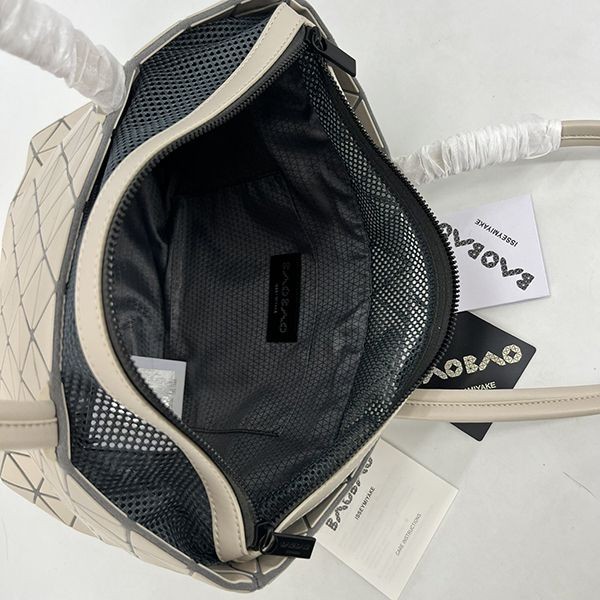 BAOBAO ISSEY 偽物 MIYAKE カルトン メタリック バッグ bao54459