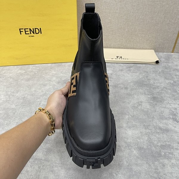 注目度抜群!フェンディ レザーブーツ 偽物 高品質 fei17639