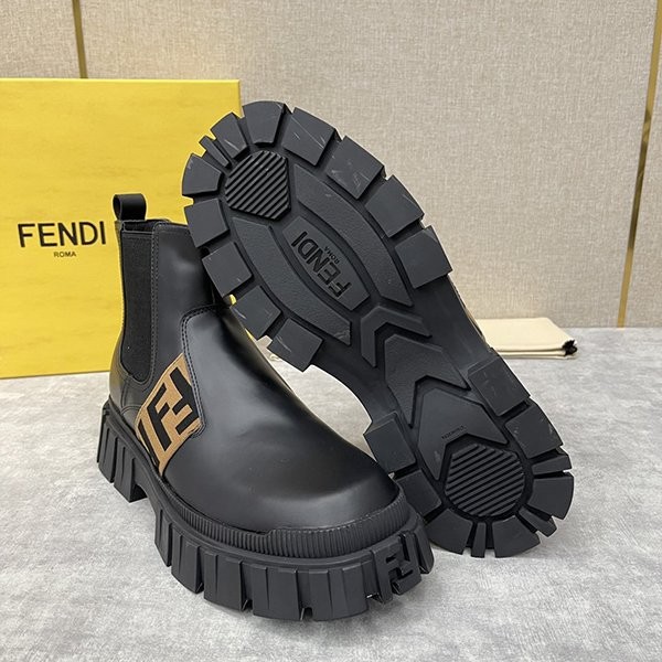 注目度抜群!フェンディ レザーブーツ 偽物 高品質 fei17639