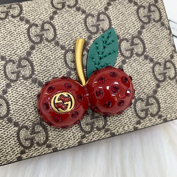 大人気!グッチ さくらんぼ 財布 コピー★かわいいチェリー GGスプリーム キャンバス カードケース(コイン&紙幣入れ付き) gus37265
