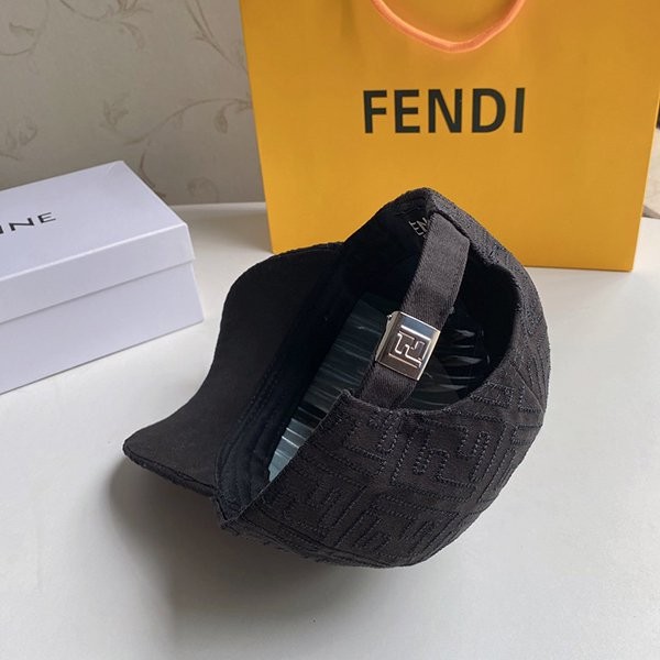 注目★フェンディ偽物 FFモチーフ キャンバス ロゴ ベースボールキャップ fer93871
