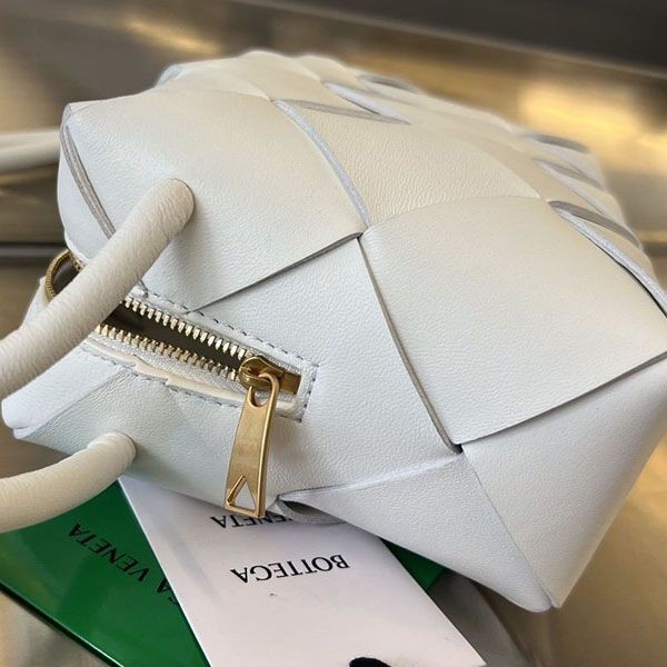 ボッテガ カセット スモール ショルダーバッグ 偽物 bov05298