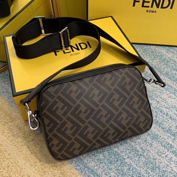 激安価格!フェンディ カメラショルダーバッグ スーパーコピー fed40251
