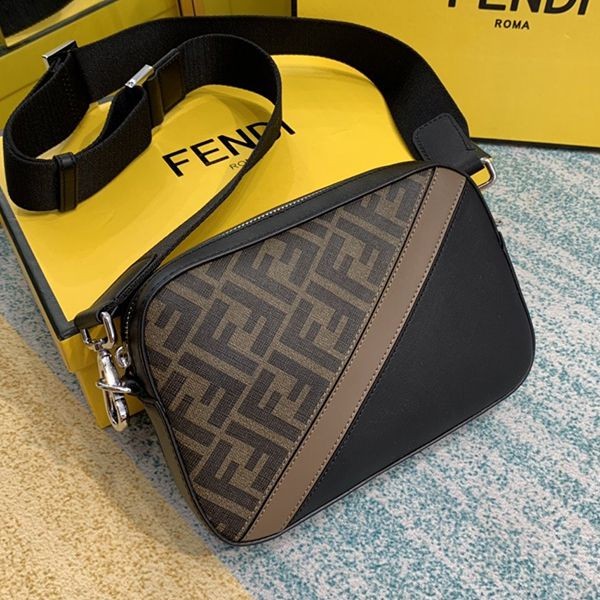 激安価格!フェンディ カメラショルダーバッグ スーパーコピー fed40251