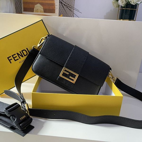 激安価格!フェンディ マイクロ フラット バゲット レザー バッグ 偽物 fed13953
