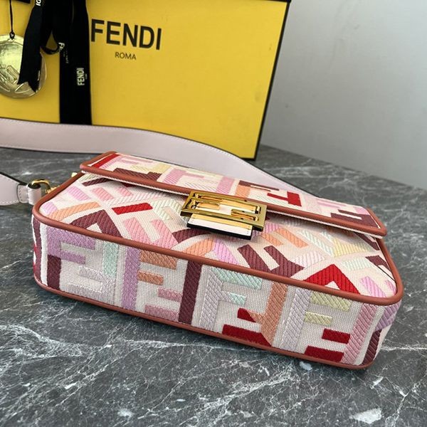 超希少!フェンディ バゲットFF刺繍 ハウンド 偽物 ショルダーバッグ feh25658