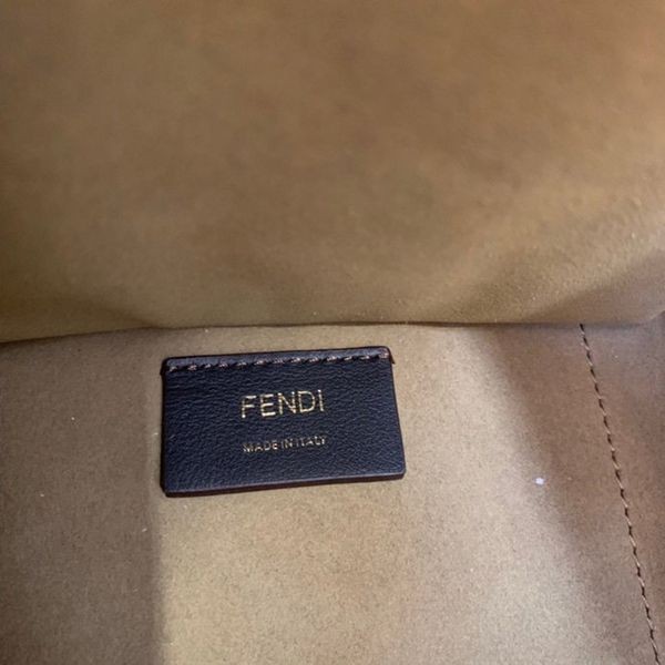 速達発送 フェンディ*サンシャイン コピー ミディアム レザー ショッパー fet31635