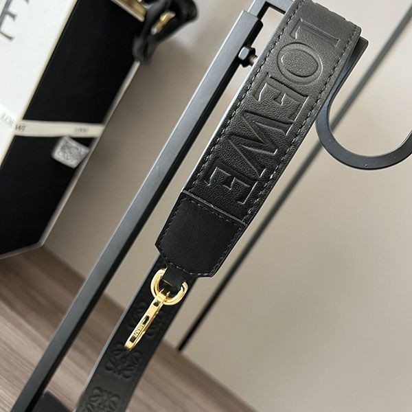 ロエベ ストラップ 偽物 サテンカーフ ロゴ型押し loo70530