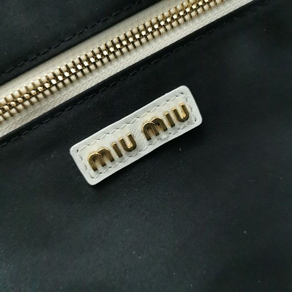 ミュウミュウ レザー トップハンドルバッグ コピー myl55586