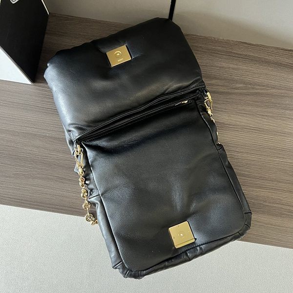 超希少!ロエベ Goya Puffe ナッパ ラムスキン 偽物 ショルダーバッグ lok49250