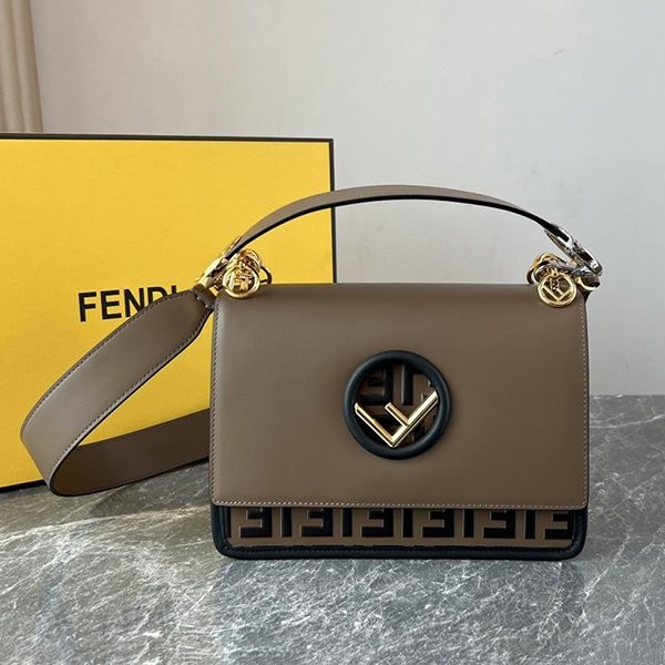 入手困難品!フェンディ FFロゴ 偽物 バッグ ショルダーバッグ fee69010