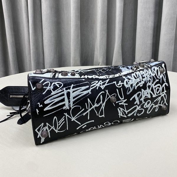 バレンシアガ スーパーコピー ショルダーバッグ ポシェット bak49472