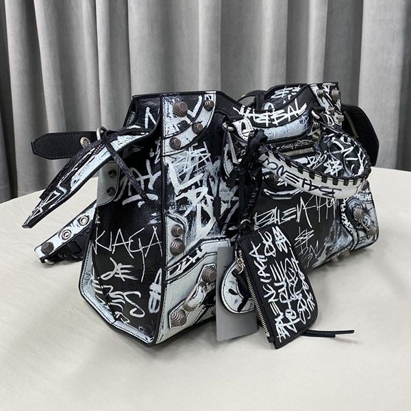 バレンシアガ スーパーコピー ショルダーバッグ ポシェット bak49472