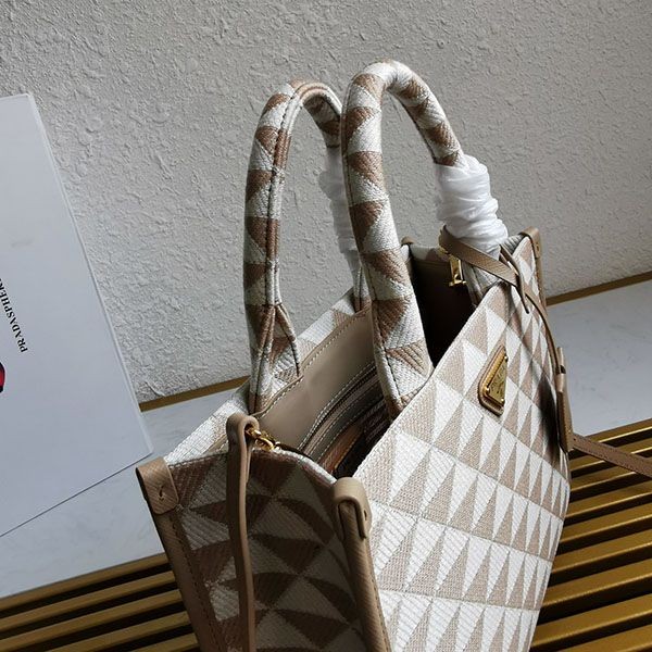 激安価格!プラダ シンボル ファブリック 偽物 スモールバッグ pus03754