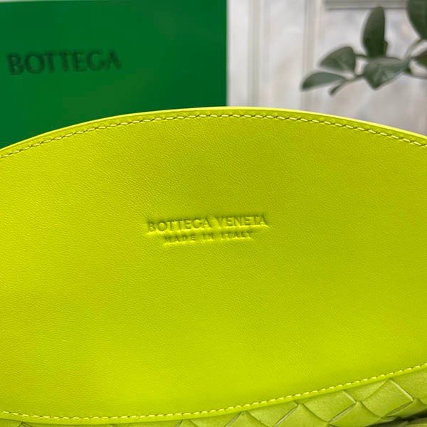 大人気!ボッテガヴェネタ コピー フラップ レザー ハンドバッグ bob41207