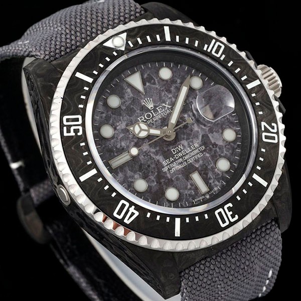 ロレックス DiW カーボン サブマリーナ 偽物