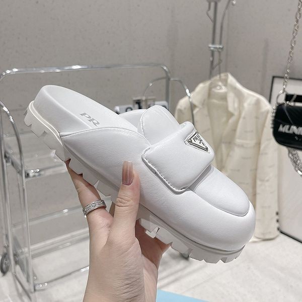 プラダ トライアングルロゴ ミュール スーパーコピー大人気! pua87598