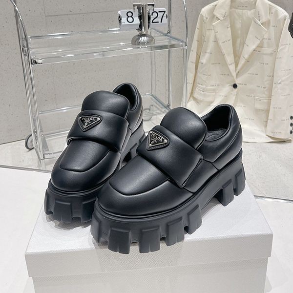 プラダ ソフト パデッドナッパレザー ローファー コピー puo27774