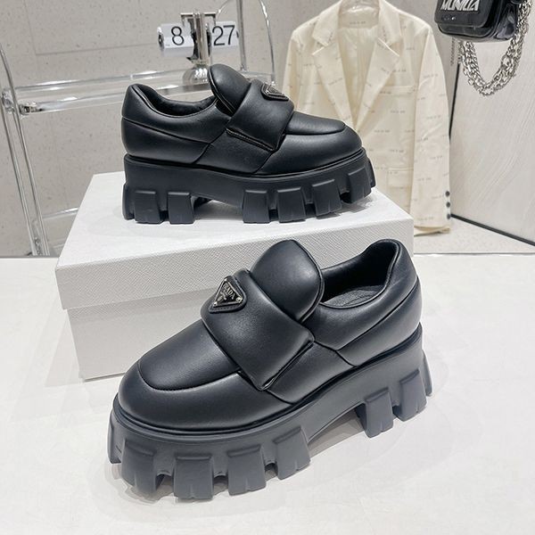 プラダ ソフト パデッドナッパレザー ローファー コピー puo27774