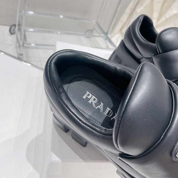 プラダ ソフト パデッドナッパレザー ローファー コピー puo27774