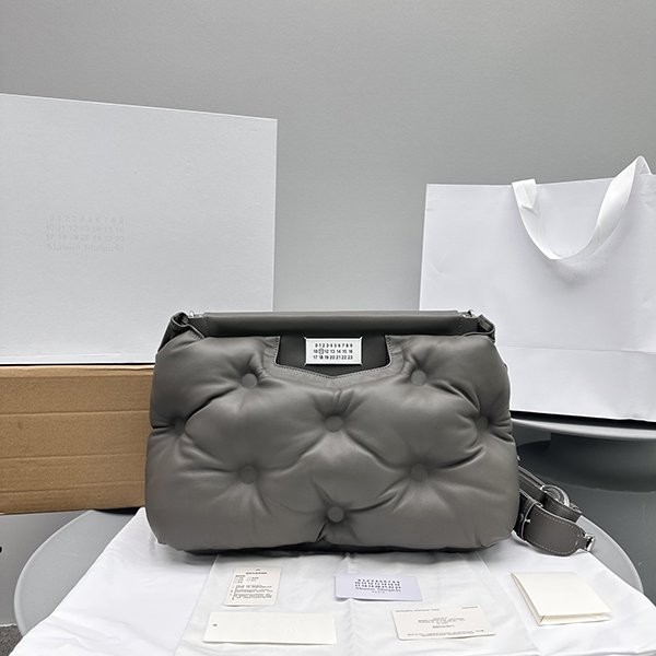マルジェラ グラムスラム 偽物 バッグ MM6 ミディアム Maz93514