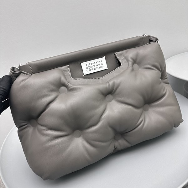 マルジェラ グラムスラム 偽物 バッグ MM6 ミディアム Maz93514