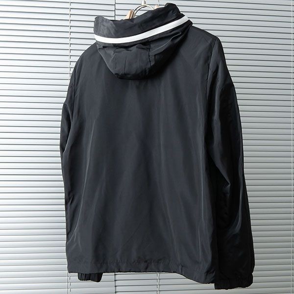 モンクレール ロゴ Tyx レインジャケット 偽物 moy15340