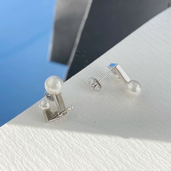 タサキ スーパーコピー バランス ピアス ダイヤモンド tal78587