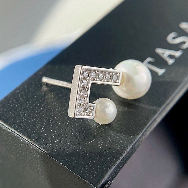 タサキ スーパーコピー バランス ピアス ダイヤモンド tal78587