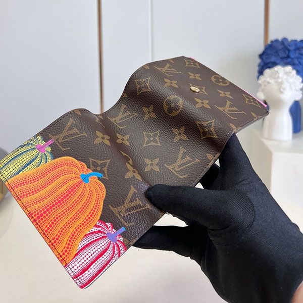 大人気!ルイヴィトン×草間彌生 折りたたみ財布 コピー M82111
