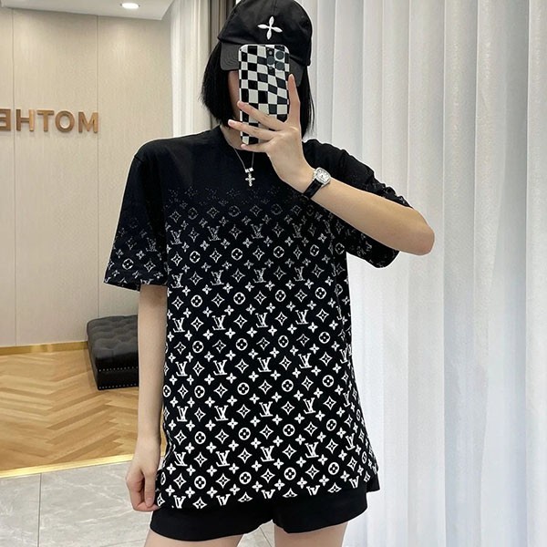 ルイヴィトン 偽物 モノグラムグラデーションTシャツ vuz04721
