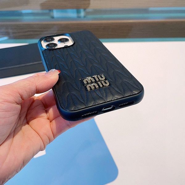 ミュウミュウ 偽物 マテラッセレザー iPhone13/14Proケース