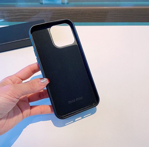 ミュウミュウ 偽物 マテラッセレザー iPhone13/14Proケース