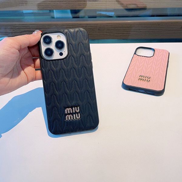 ミュウミュウ 偽物 マテラッセレザー iPhone13/14Proケース