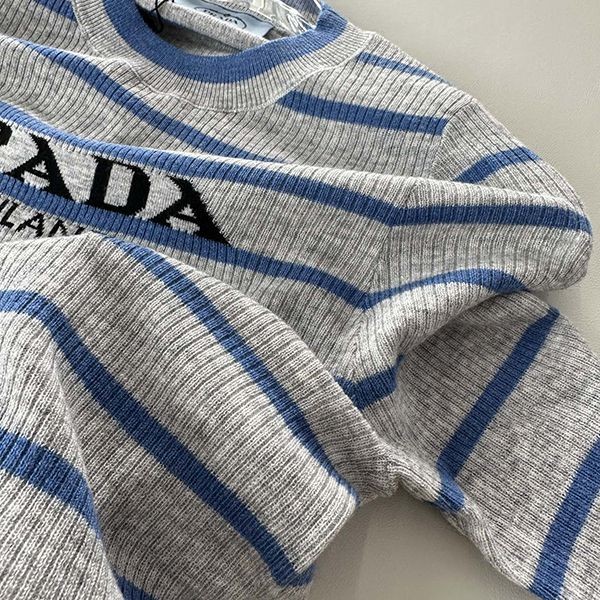 注目度抜群!プラダ ショートニットTシャツ 偽物 puk28478