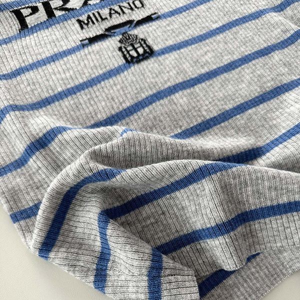 注目度抜群!プラダ ショートニットTシャツ 偽物 puk28478