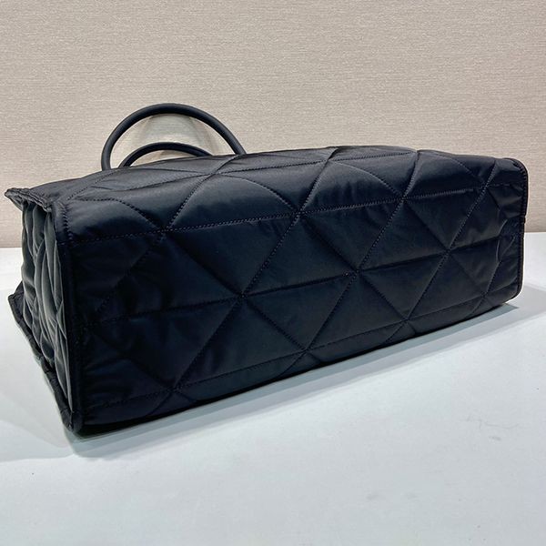 プラダ Re-Nylon トップステッチ トートバッグ 偽物 2VG096 puo67071