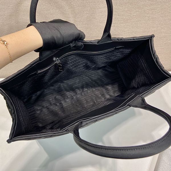 プラダ Re-Nylon トップステッチ トートバッグ 偽物 2VG096 puo67071