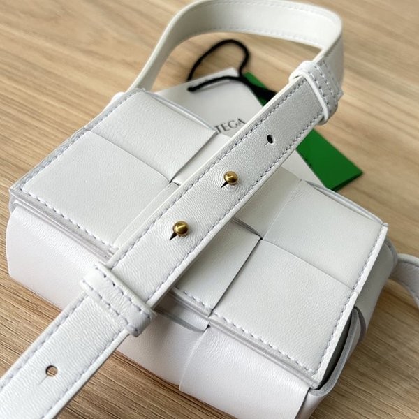 ボッテガ ヴェネタ キャンディー 偽物カセット クロスボディミニバッグ box20608