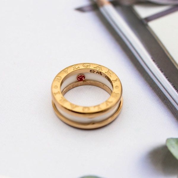ブルガリ リング 指輪 偽物 ビーゼロワン 18K Buo82349