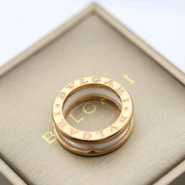 ブルガリ リング 指輪 偽物 ビーゼロワン 18K Buo82349
