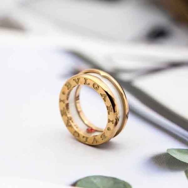 ブルガリ リング 指輪 偽物 ビーゼロワン 18K Buo82349