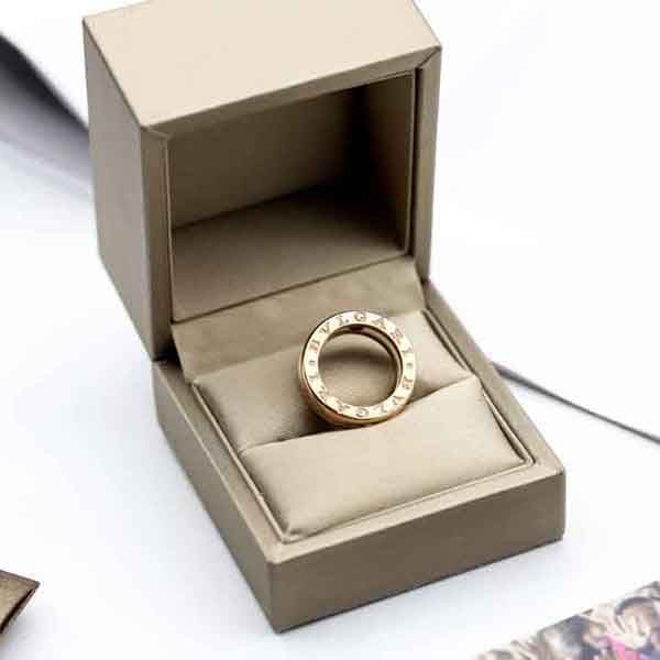 ブルガリ リング 指輪 偽物 ビーゼロワン 18K Buo82349