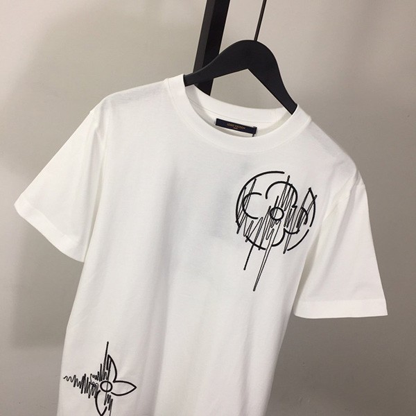 スタイリッシュ!【ルイヴィトン コピー】周波数 グラフィック Tシャツ 2色 vul82902